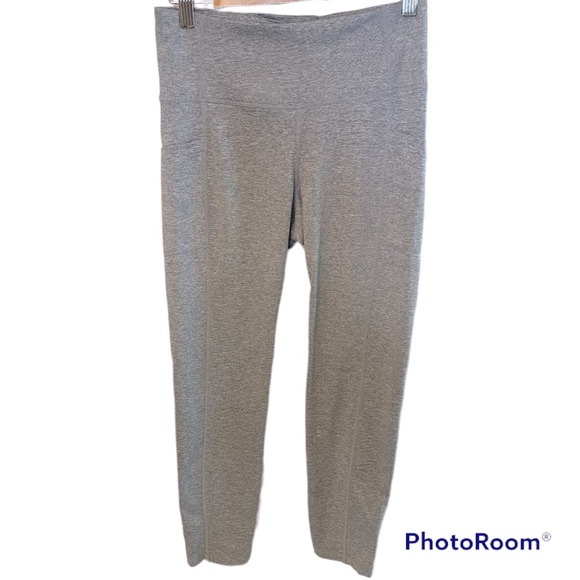 ZYIA Pants & Jumpsuits Zyia Gray Pocket Capri Leggings Womens